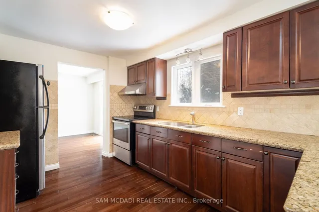 Additional image 15 of 2290 Devon Rd