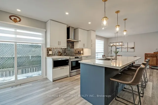 Additional image 15 of 693 Inverary Rd