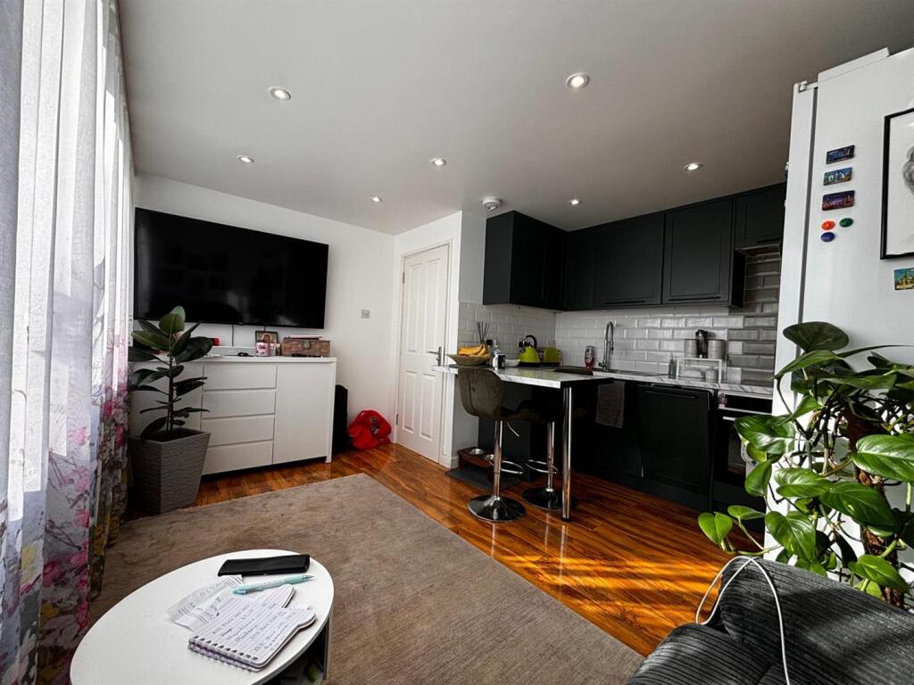 Additional image 5 of Travellers Lane, Hatfield