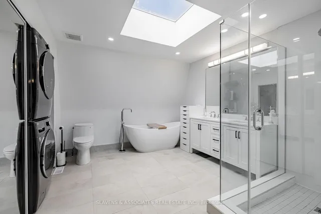 Additional image 29 of 1356 Bathurst St Unit 1