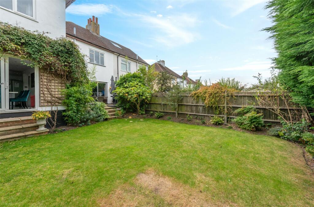 Additional image 20 of Daerwood Close, Bromley, Kent, BR2