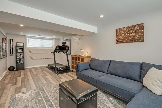 Additional image 32 of 693 Inverary Rd