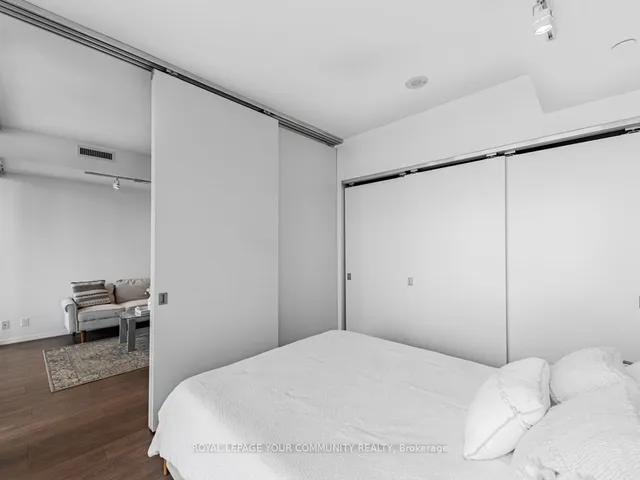 Additional image 18 of 125 Peter St Unit 1604