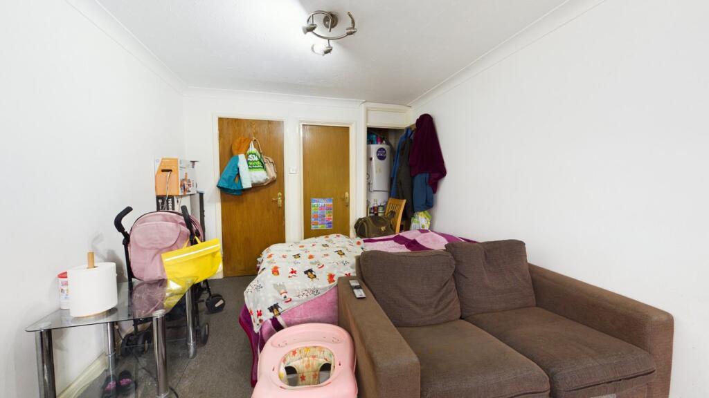 Additional image 8 of Walsingham Close, Hatfield, AL10