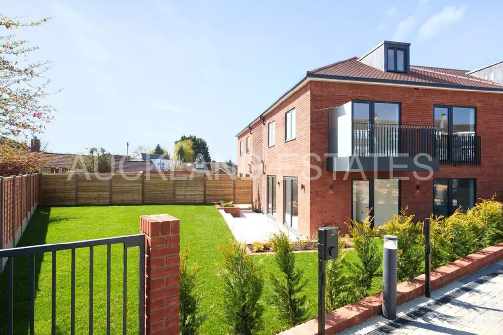 Additional image 10 of Westland Lodge, Brookmans Park