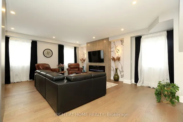 Additional image 11 of 35 Woodward Ave