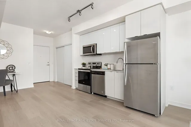 Additional image 14 of 859 The Queensway Unit 911