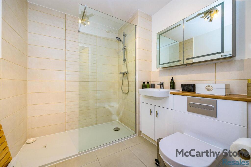 Additional image 19 of Great North Road, Hatfield