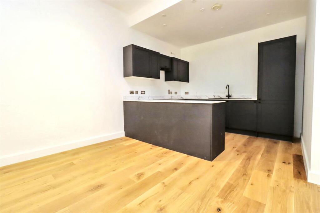 Additional image 4 of Modern luxury in a prestigious coastal location