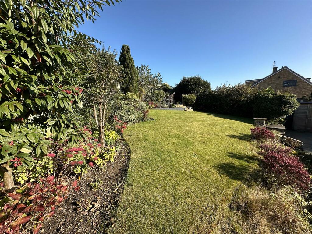 Additional image 30 of Ronaldshay Close, Richmond