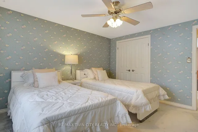 Additional image 28 of 28 Upper Canada Pl