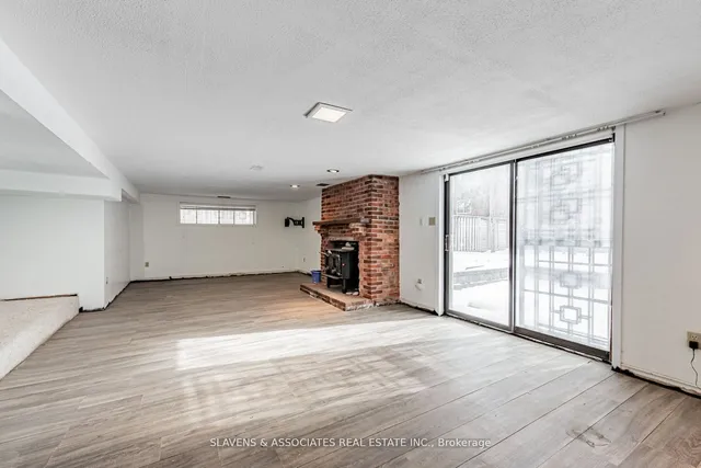 Additional image 15 of 523 Glengarry Ave