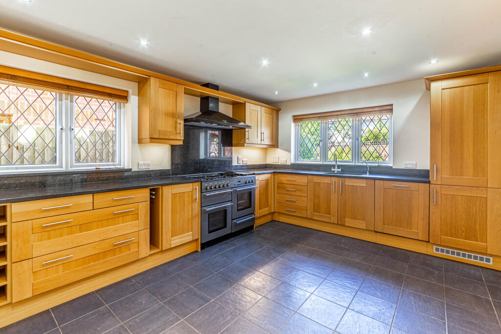 Additional image 22 of Redfield Close, Redbourn, Hertfordshire, AL3