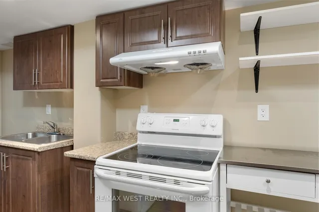 Additional image 34 of 33 Lone Rock Circ