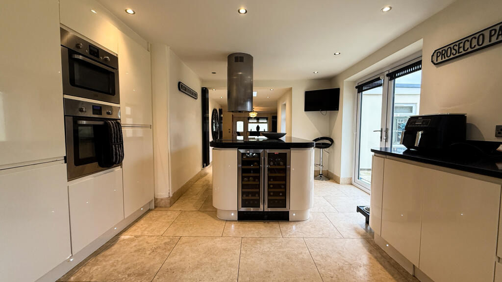 Additional image 7 of Orchard House, Pentwyn Road, Treharris, CF46 5BT