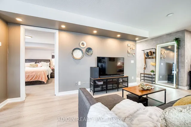 Additional image 10 of 181 Village Green Sq Unit 1113