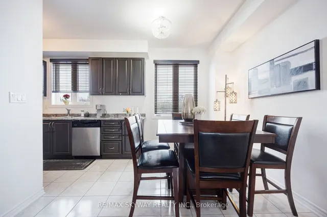 Additional image 12 of 14 Kayak Heights