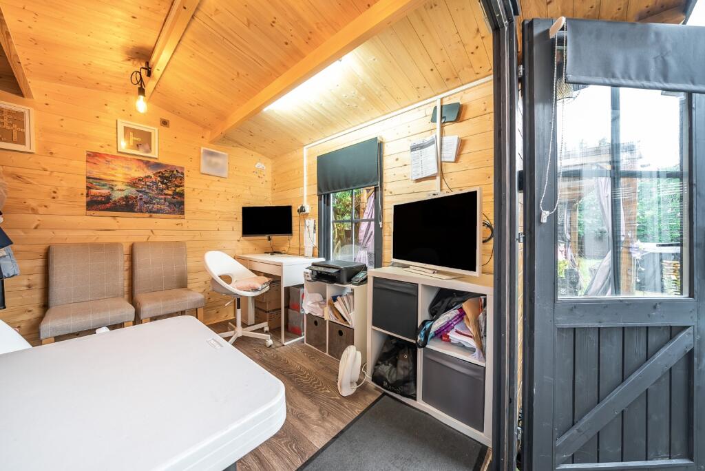 Additional image 18 of Cranbrook Close, Bromley, BR2