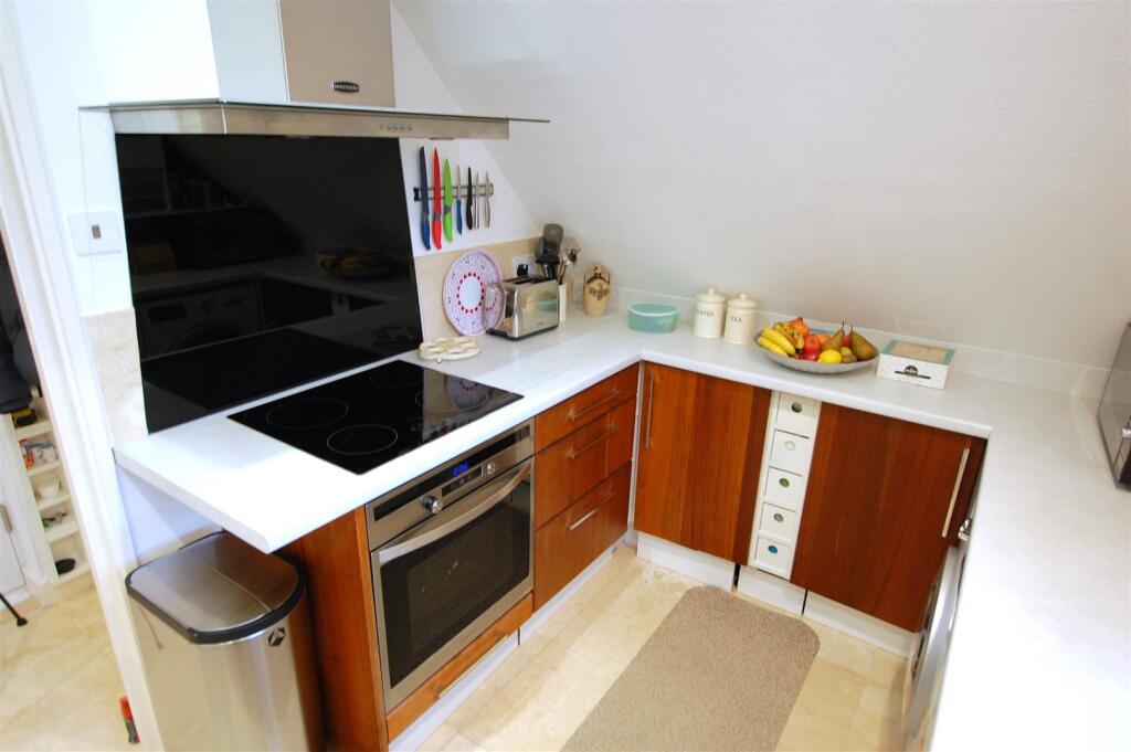 Additional image 6 of Redhall Close, Hatfield