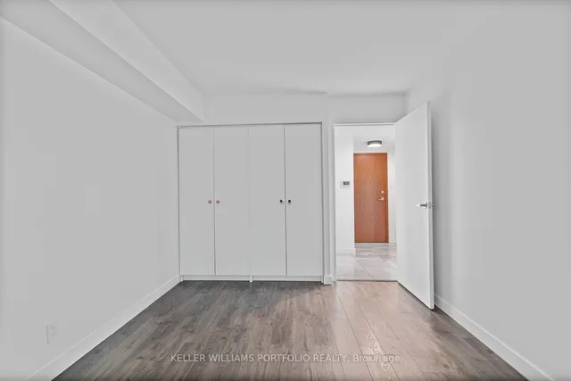 Additional image 9 of 10 Yonge St Unit 2212