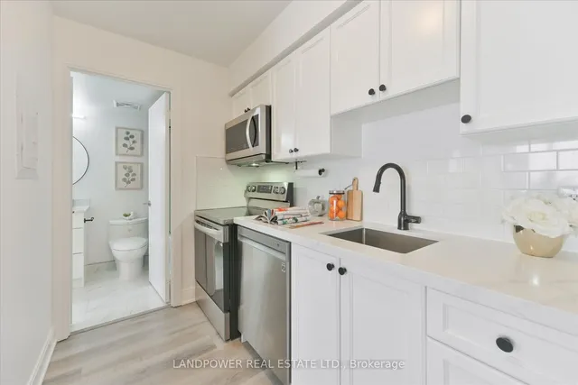 Additional image 3 of 125 Village Green Sq Unit 1812