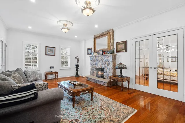 Additional image 22 of 71 Mae Crt