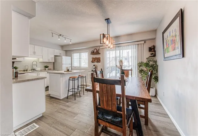 Additional image 6 of 110 Activa Ave Unit B13