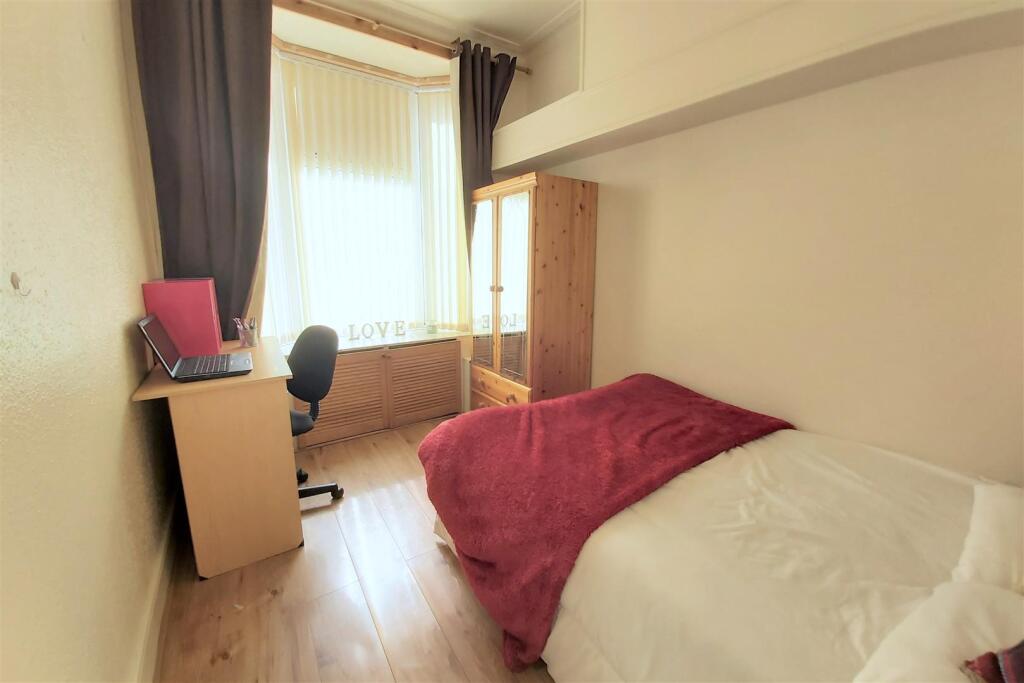 Additional image 6 of Next to University