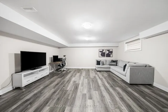 Additional image 39 of 23 Roblin Ave