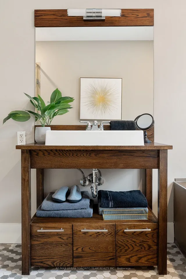 Additional image 27 of 9 Sword St