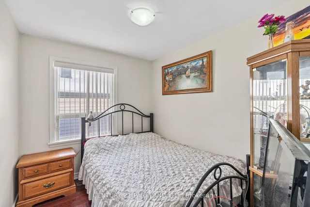 Additional image 13 of 14 Maxim Cres