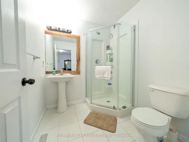 Additional image 38 of 434 Woodbine Ave