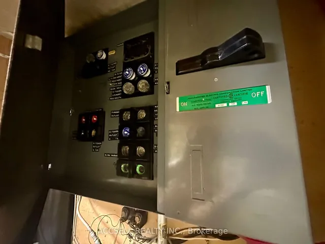 Additional image 20 of 10 Banda Sq