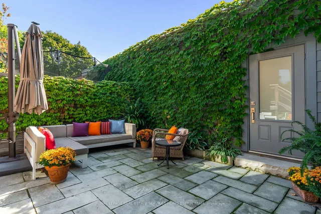 Additional image 35 of 161 Macpherson Ave