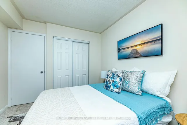 Additional image 39 of 11 Niagara St Unit 14