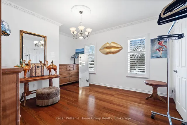 Additional image 20 of 71 Mae Crt