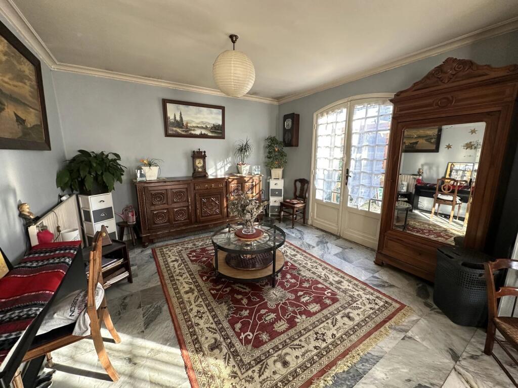 Primary image of Aquitaine, Dordogne, Montpon-Ménestérol, France