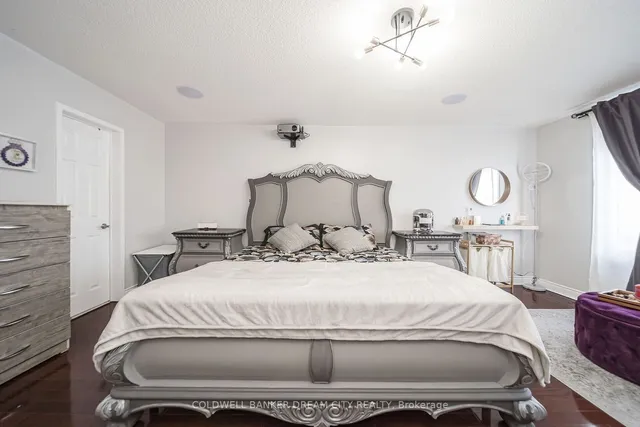 Additional image 33 of 60 Capistro St