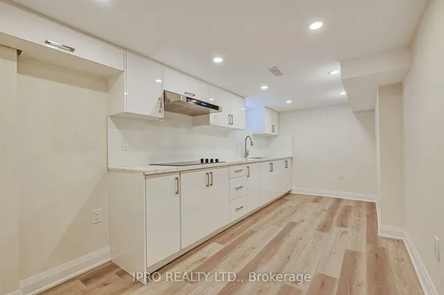 Additional image 28 of 20 THORNHILL Ave