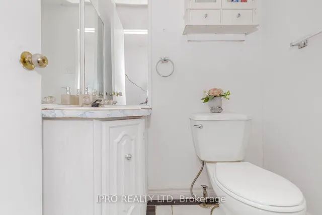 Additional image 20 of 7406 Darcel Ave Unit 1