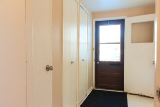 Additional image 2 of 9 1 Ave N