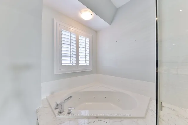 Additional image 18 of 2160 Trafalgar Rd Unit 10