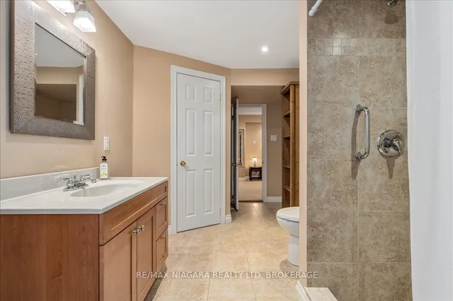 Additional image 36 of 1077 Grandeur Cres