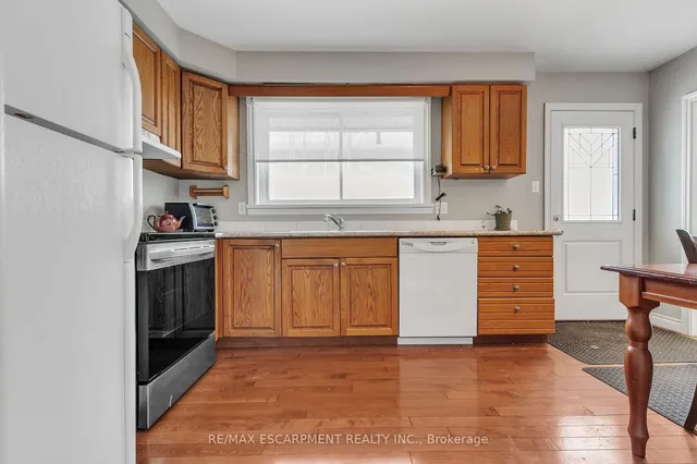 Additional image 16 of 3099 Northview Cres
