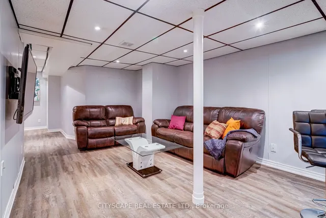 Additional image 26 of 102 Richwood Cres