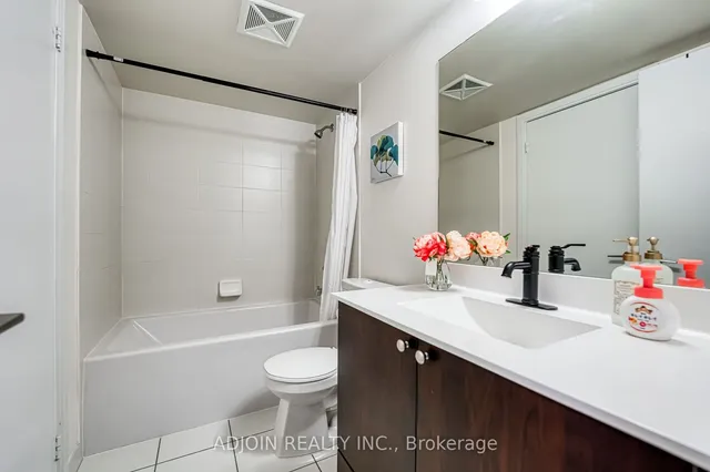 Additional image 21 of 181 Village Green Sq Unit 1113