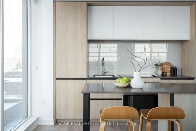 Additional image 10 of 225 Sumach St Unit 805W