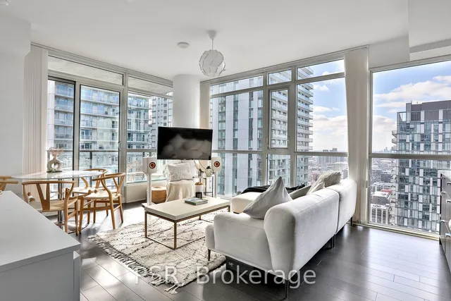 290 Adelaide St Unit 3811