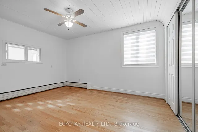 Additional image 17 of 15 Comet Crt