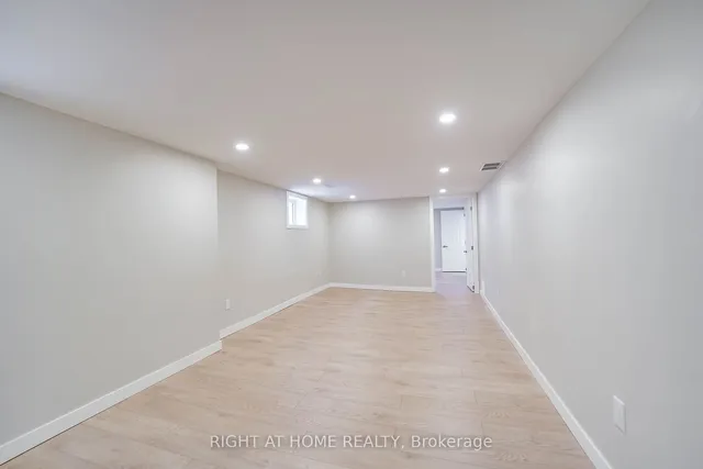 Additional image 19 of 1380 Woodbine Ave